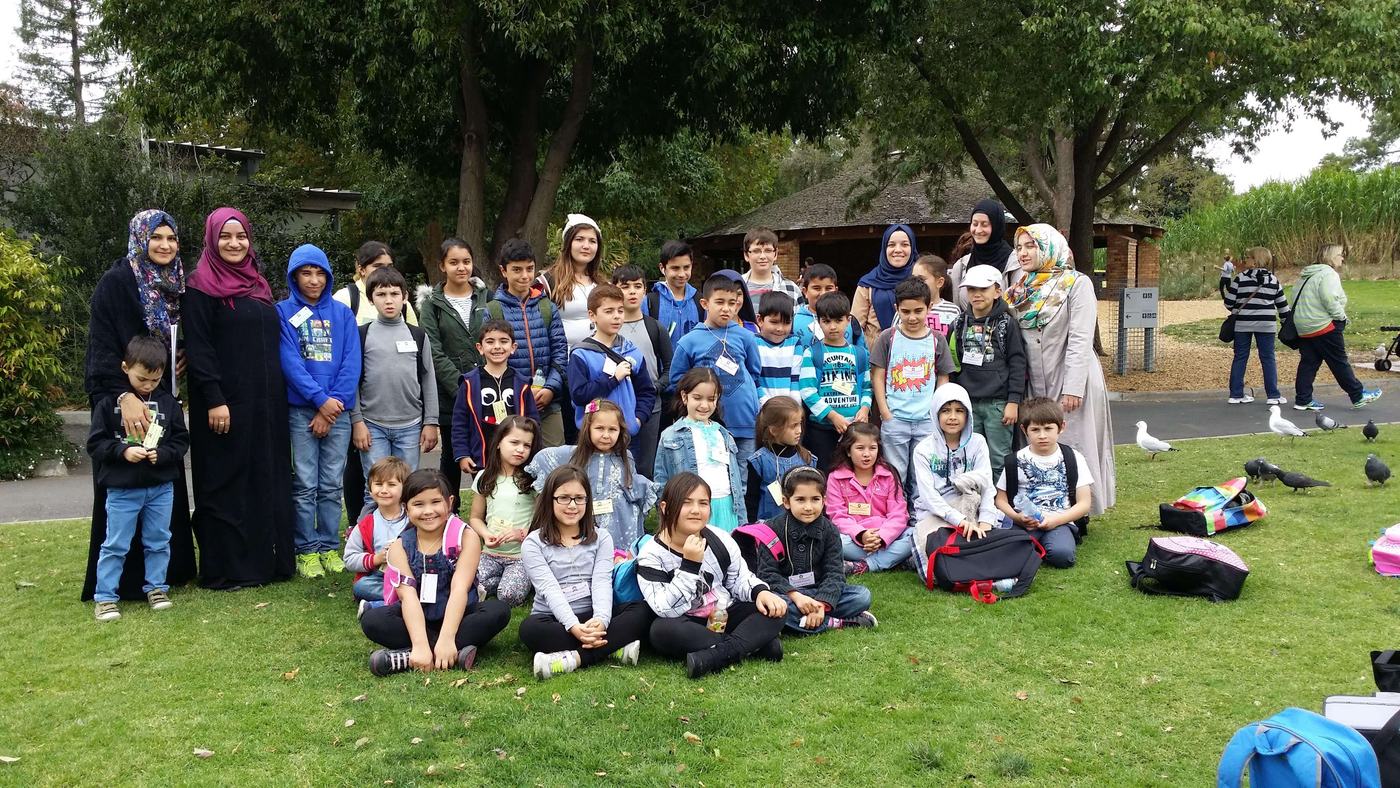 Children learning Turkish and Arabic at ICMG Education